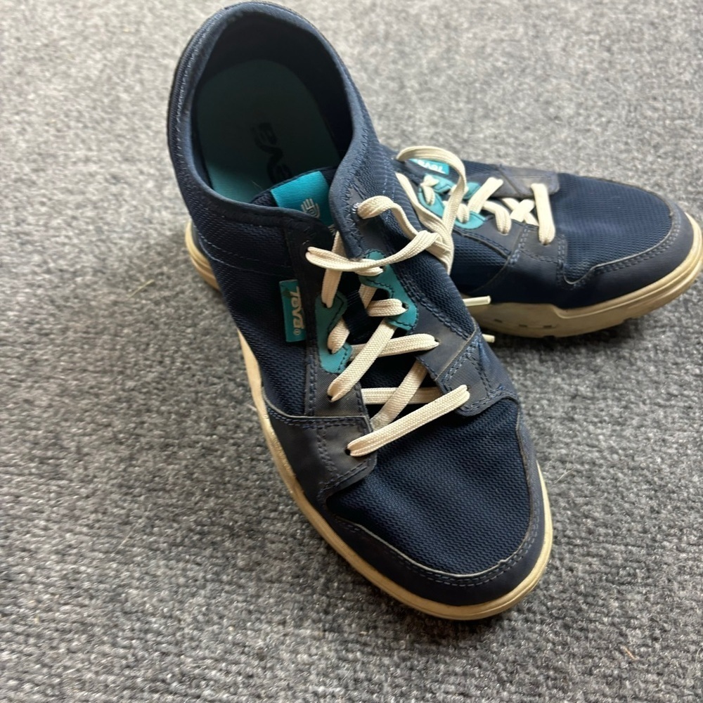 TEVA Women’s Blue Slimkosi sport/water shoe Lace up size: 7.5
